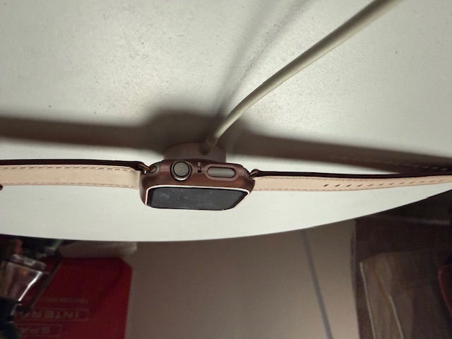 Apple Watch púderrózsaszín bőrszíj
