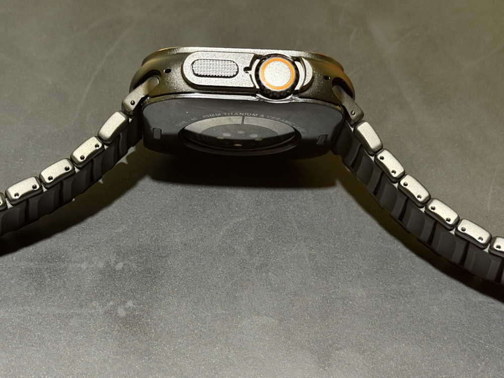   Apple Watch TitanShield Ultra fém védőkeret 49mm – fekete
